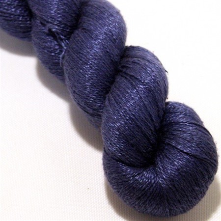 mörkblått mjukt tvåtrådigt silkesgarn 20/2 50g