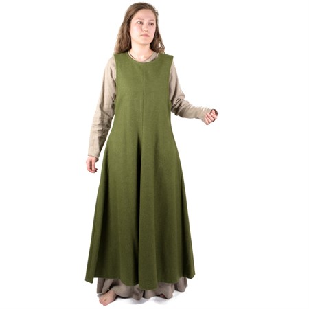 <img src="V4010114.jpg" alt="kvinna i grön ärmlös medeltidsklänning över särk av linne"/>